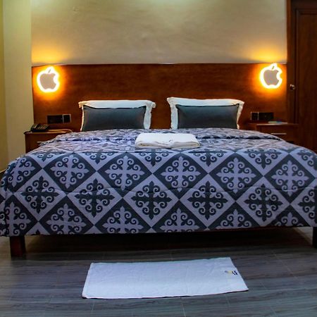 Hotel L'Apero Котону Экстерьер фото